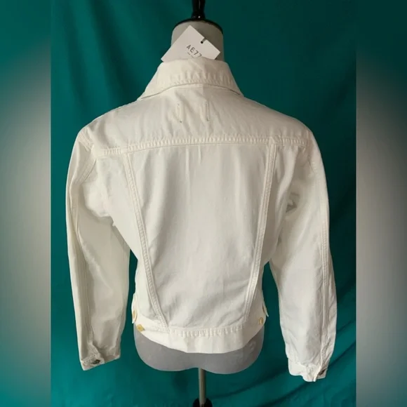 The American Eagle AE77 Women’s Classic White Distressed Denim Jacket, Size S - Picture 4 of 6